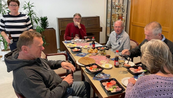 Schlachteplatte-Essen in der Begegnungsstätte Goethestraße